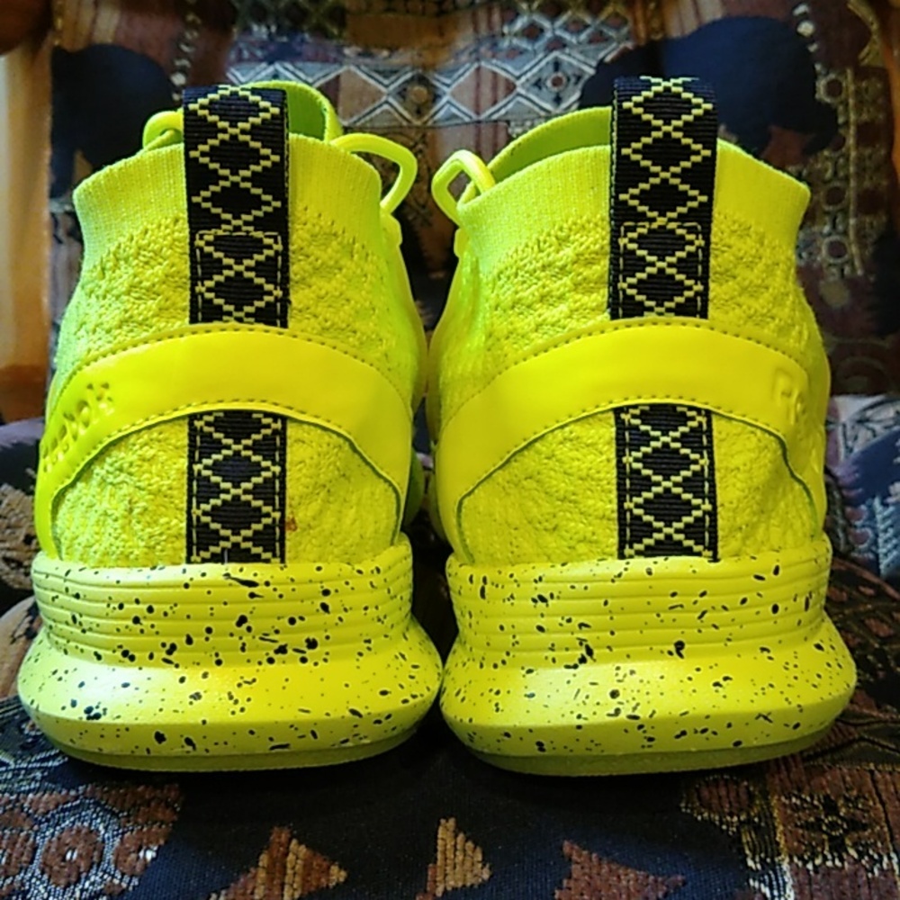 Reebok Zoku Runner Ultra Knit Is, BS56313 Solar Yellow Black White Men's Sz 9.5 - Picture 4 of 11